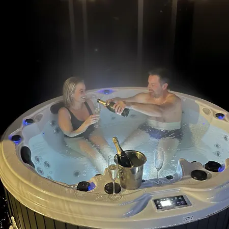Secret Lapland - Luxury Vieda With Hot Tub
